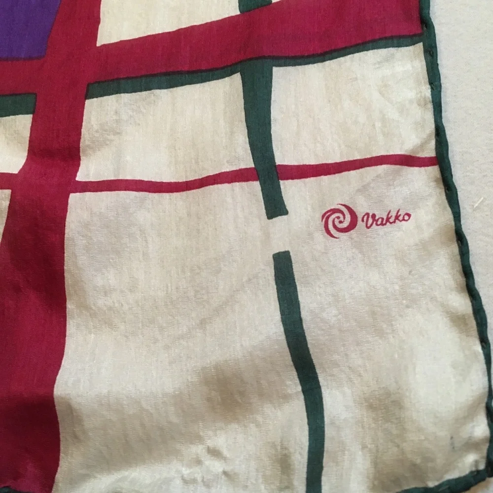 Vakko 100% Silk square-shaped Scarf
